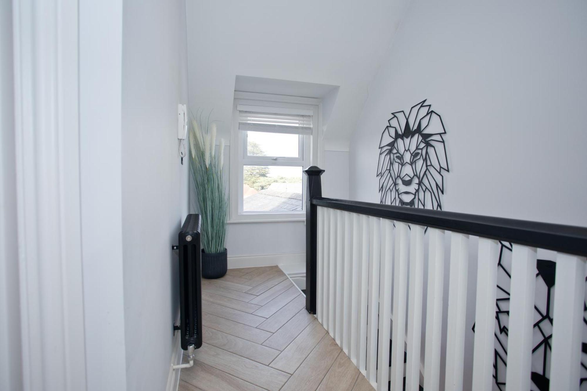 Ultra Stylish Apt Set In An Affluent Location Poole Exterior photo